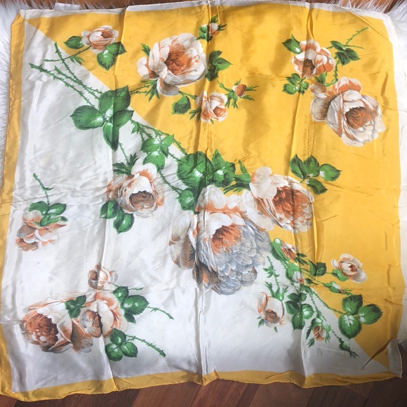 Vintage - no label - hand rolled Accessories - VINTAGE HAND ROLLED SCARF ! Beautiful-floral